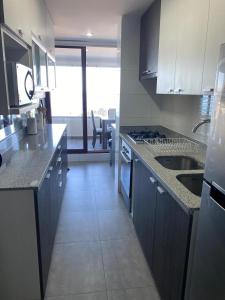 Cucina o angolo cottura di Departamentos Mednav Montemar & Spa