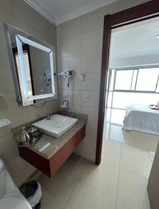 Gallery image of Ecusuites Riverfront One Vista al Río Jacuzzi Hidro in Guayaquil