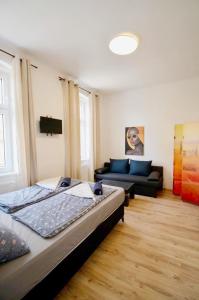 a bedroom with a bed and a couch in a room at Family Apartment MZ27 in Vienna