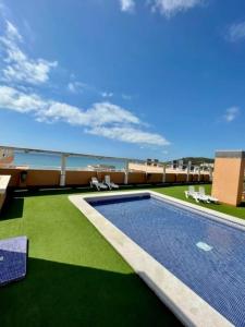 The swimming pool at or close to Apartamento Mar de Oropesa I Ref 003