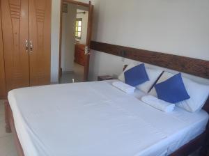Postel nebo postele na pokoji v ubytování Sue-etoile self catering