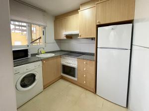 Kuchyň nebo kuchyňský kout v ubytování Apartamentos Los Almendros 3000