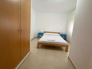Postel nebo postele na pokoji v ubytování Apartamentos Los Almendros 3000 + 37 fotografií