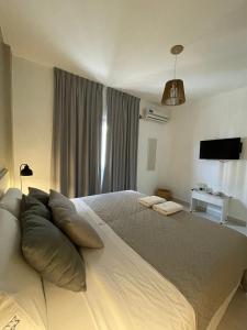 a bedroom with a large bed with two pillows at We FMA Coliving in Salta