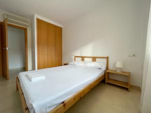 Postel nebo postele na pokoji v ubytování Apartamentos Los Almendros 3000