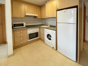 Kuchyň nebo kuchyňský kout v ubytování Apartamentos Los Almendros 3000