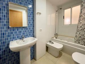 Koupelna v ubytování Apartamentos Los Almendros 3000