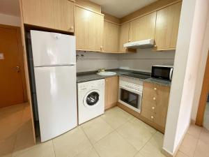 Kuchyň nebo kuchyňský kout v ubytování Apartamentos Los Almendros 3000