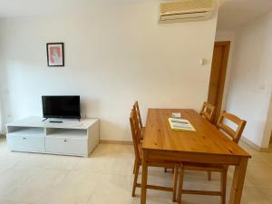 TV a/nebo společenská místnost v ubytování Apartamentos Los Almendros 3000