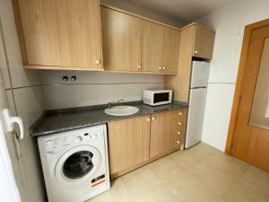 Kuchyň nebo kuchyňský kout v ubytování Apartamentos Los Almendros 3000