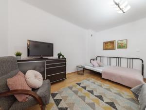 Posteľ alebo postele v izbe v ubytovaní Franciszkanska Blueberry Apartment