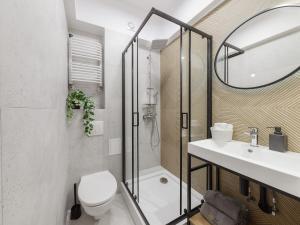 Kúpeľňa v ubytovaní Franciszkanska Blueberry Apartment