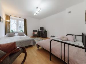 Posteľ alebo postele v izbe v ubytovaní Franciszkanska Blueberry Apartment