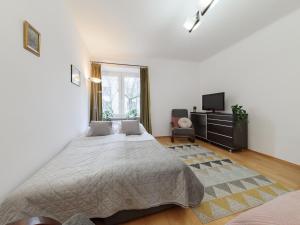 Posteľ alebo postele v izbe v ubytovaní Franciszkanska Blueberry Apartment