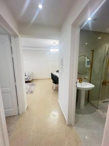 Ένα μπάνιο στο Property sisters, Elite apartment, Madinaty B12 +13 φωτογραφίες