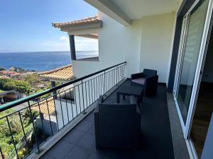 a balcony with chairs and a view of the ocean at NICE and MODERN FLAT NEAR AIRPORT in Santa Cruz