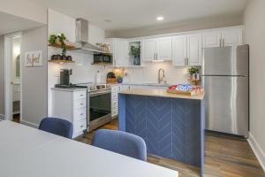 O bucătărie sau chicinetă la Condo with Pool Walk to University of Mississippi!