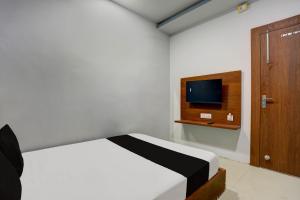 a bedroom with a bed and a tv in it at OYO Hotel Orange in Hisār