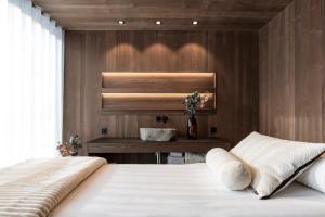 Ένα ή περισσότερα κρεβάτια σε δωμάτιο στο Hotel Baer & Post Zernez