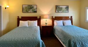 Seashell Village Resort near the beach with kitchens客房内的一张或多张床位