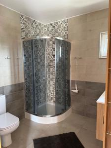 a bathroom with a shower and a toilet at Rajska Przystań II in Wrony +21 photos