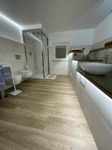 a large bathroom with two sinks and a shower at Villa Fontana in Celle Ligure