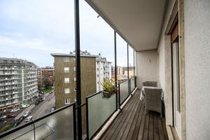 Apartamento con balcón con vistas a la ciudad en Home Sweet Home, en Milán