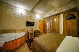 TV a/nebo společenská místnost v ubytování Cave Hotel Saksagan