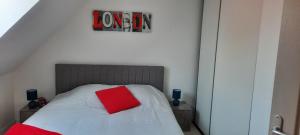 Łóżko lub łóżka w pokoju w obiekcie La Maison LOLA