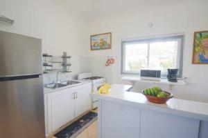 Η κουζίνα ή μικρή κουζίνα στο Villa avec piscine en résidence