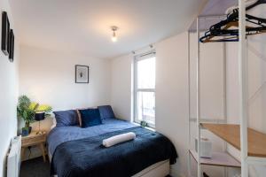 a bedroom with a bed with a pillow on it at April Disc - Long Stay - Contractors in Bristol
