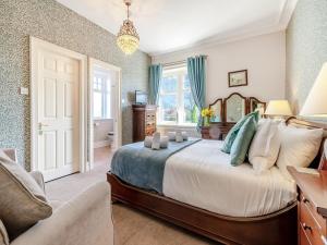 a bedroom with a large bed and a window at Heatherdene in Goathland