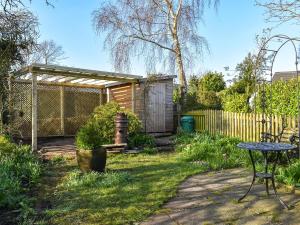a backyard with a picnic table and a fence at Beech Cottage in Carnforth