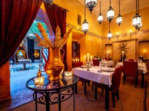 Restaurace v ubytování Dar Les Cigognes