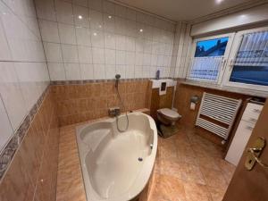 Ένα μπάνιο στο Ferienhaus ideal für Monteure +16 φωτογραφίες