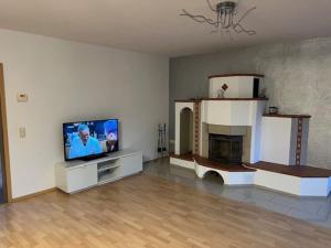 Μια τηλεόραση ή/και κέντρο ψυχαγωγίας στο Ferienhaus ideal für Monteure