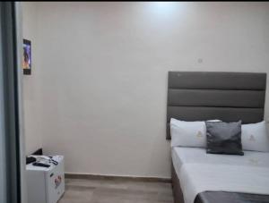 Postel nebo postele na pokoji v ubytování HOTEL D RITZ