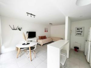 Gallery image of Depto Al A - Depto Zona Playa Grande para 4 PAX Con Cochera - Hola Sur in Mar del Plata