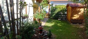Vonkajšia záhrada v ubytovaní Ferienwohnung Götzner Auszeit
