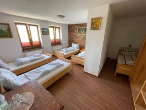 a room with three beds in a room at Pokoje w Moszczenicy U Pasonia in Stary Sącz