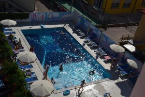 Bazén v ubytování Hotel Atlantic nebo v jeho okolí
