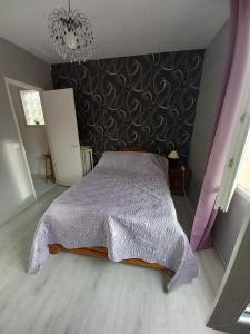 Ένα ή περισσότερα κρεβάτια σε δωμάτιο στο Jardin de la Cerisaie