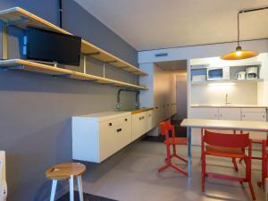 Кухня или мини-кухня в Studio Les Arcs 1800, 1 pièce, 5 personnes - FR-1-346-360
