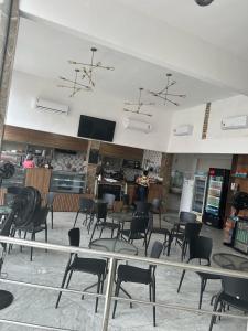 Μια τηλεόραση ή/και κέντρο ψυχαγωγίας στο Hotel Olho D'água - Baturité