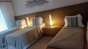 Tempat tidur dalam kamar di Santa Aldeia Hotel