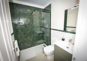 Ένα μπάνιο στο Palacio el Duende-Parking privado-terraza Vista Catedral old town +34 φωτογραφίες