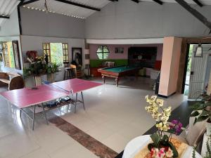 Μια τηλεόραση ή/και κέντρο ψυχαγωγίας στο El Refugio del Colibrí +13 φωτογραφίες