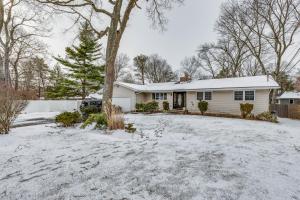 una casa blanca con nieve en el suelo en Shirley Vacation Rental with Hot Tub, 7 Mi to Beach!, en Shirley