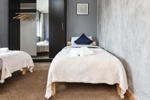 a bedroom with a bed with two towels on it at Everest Home in Nottingham