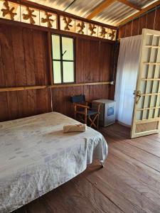 Hostal La Cabaña客房内的一张或多张床位